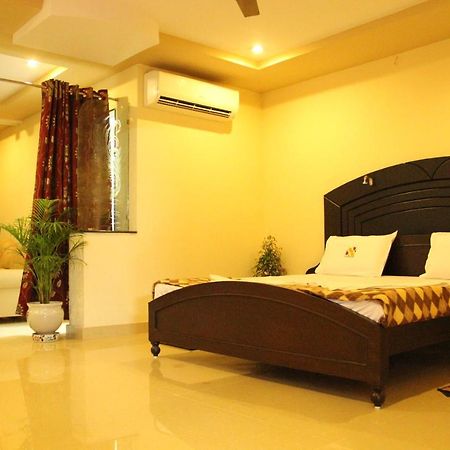 Hotel Sri Grands Раджамандри Экстерьер фото
